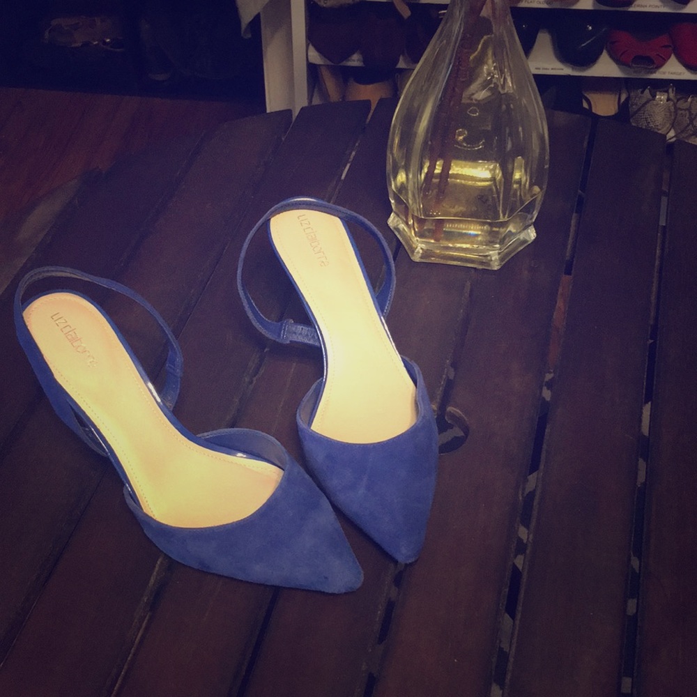 Liz Claiborne velvet pump.